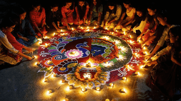 gente decorando para diwali
